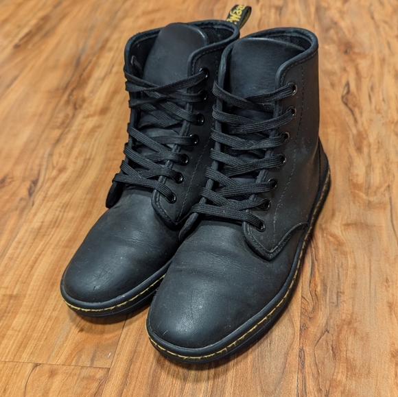 Dr. Marten Shoreditch Black Greasy Leather Size 6 Women's Boot Sneaker VGUC - Picture 4 of 11